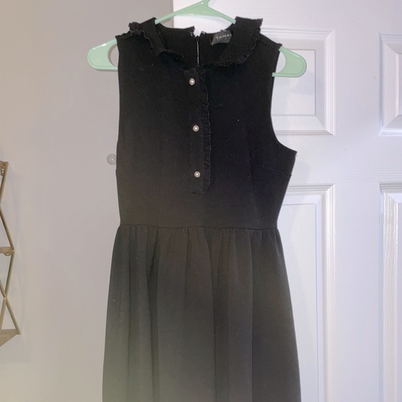 Tahari Dresses & Skirts - Tahari Black ruffle dress with pockets